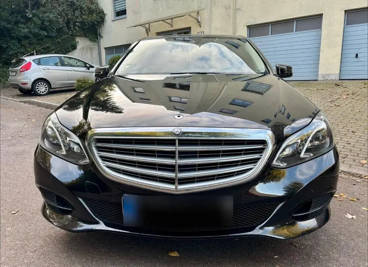 Gebraucht Mercedes E250 204 PS (150 kW) 2015 Schwarz Limousine