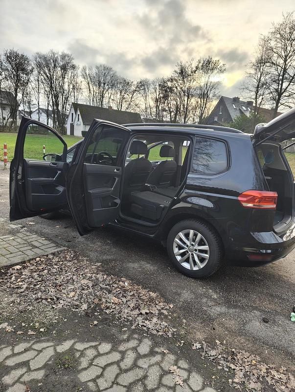 Gebraucht VW Touran 116 PS (85 kW) 2016 Schwarz Van / Kleinbus