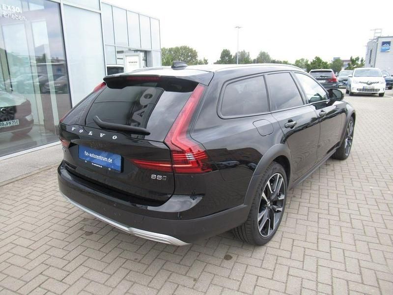 Gebraucht Volvo V90 CC Ultimate 250 PS (183 kW) 2023 Onyx black Kombi