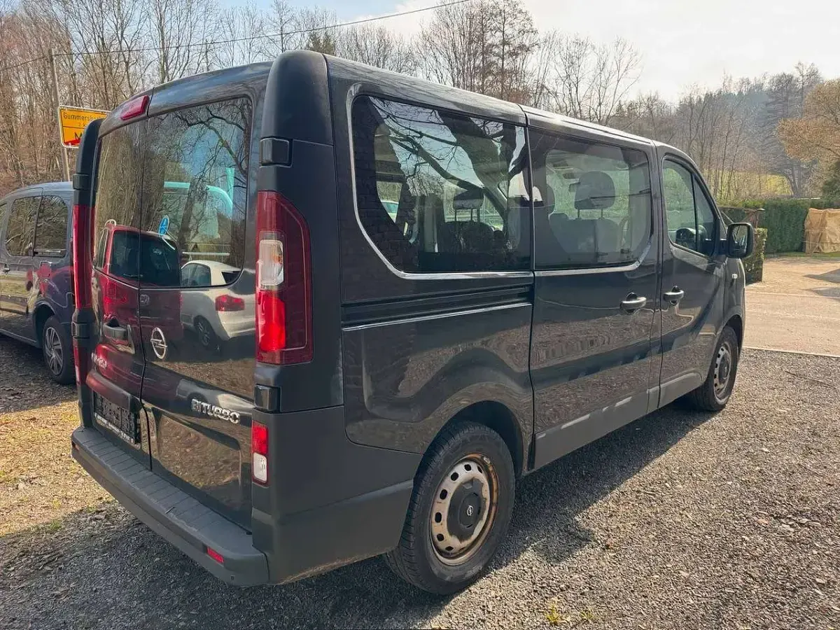 Gebraucht Opel Vivaro S 125 PS (91 kW) 2017 Schwarz Van / Kleinbus