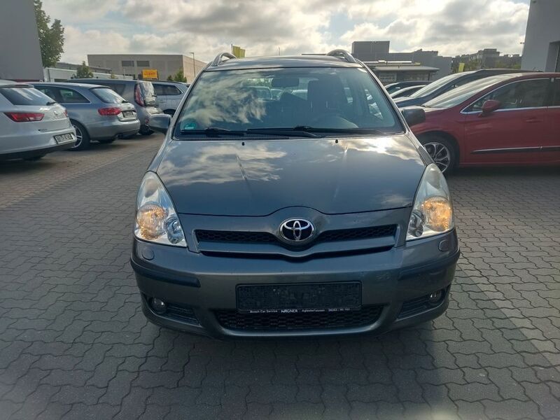 Grau Gebraucht 2006 Toyota Corolla Verso Edition Van / Kleinbus | 2.500 € (Fairer Preis) - Bild 1/4