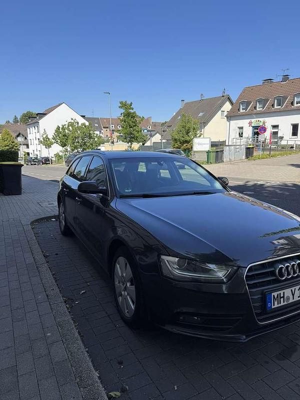 Grau Gebraucht 2014 Audi A4 Ambiente Kombi | 7.900 € (Fairer Preis) - Bild 1/4