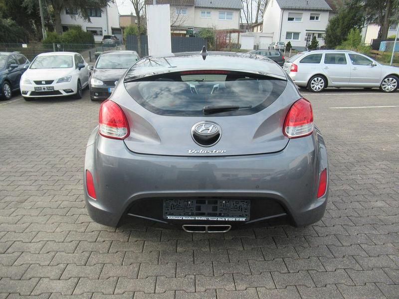 Gebraucht Hyundai Veloster Style 140 PS (102 kW) 2012 Silber Kleinwagen