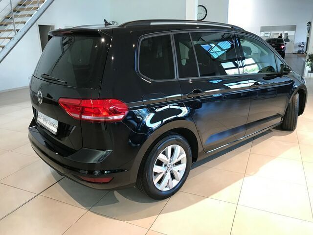 Gebraucht VW Touran Comfortline 116 PS (85 kW) 2018 Schwarz metallic Van / Kleinbus