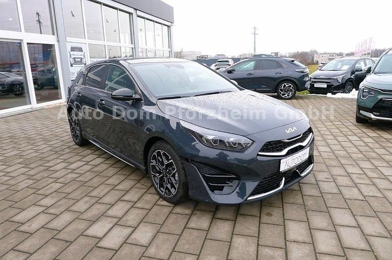 Neu Kia Ceed 140 PS (102 kW) 2026 Grau Kleinwagen