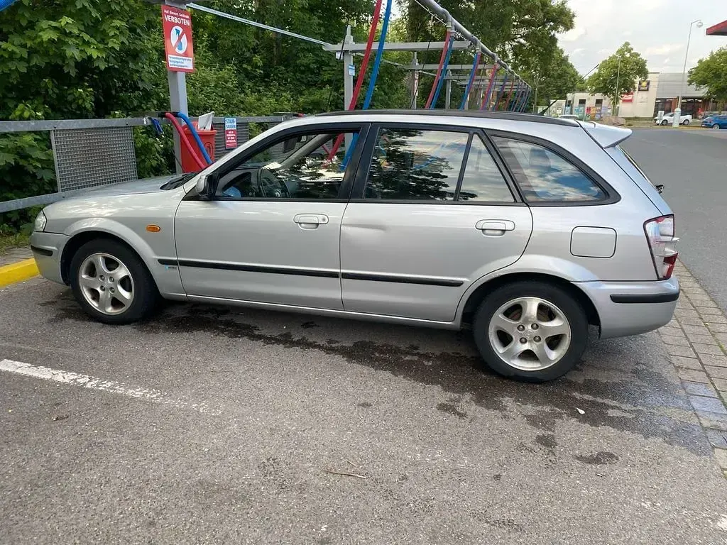 Gebraucht Mazda 323F 88 PS (64 kW) 2000 Silber Limousine