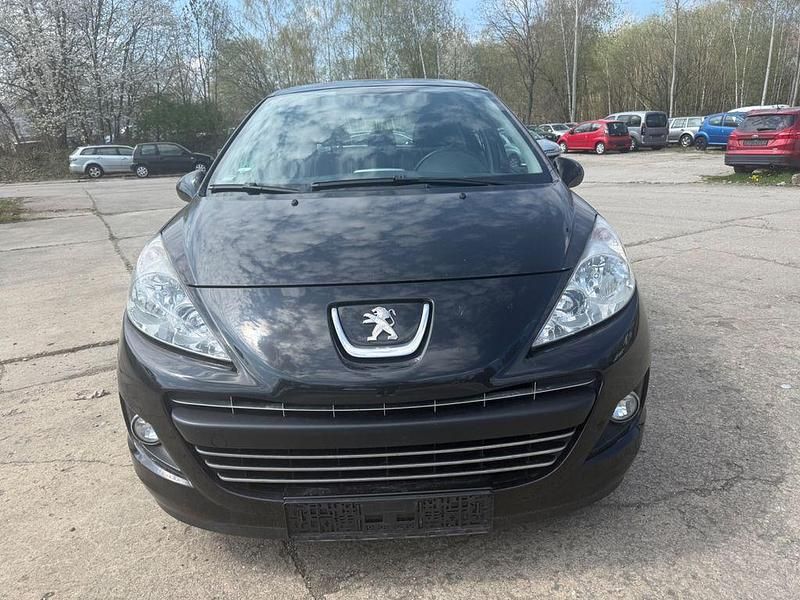 Gebraucht Peugeot 207 Forever 95 PS (69 kW) 2012 Schwarz Limousine