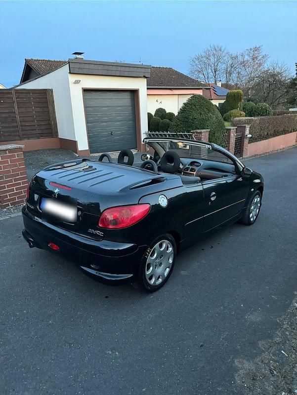 Gebraucht Peugeot 206 CC 109 PS (80 kW) 2006 Schwarz Cabrio