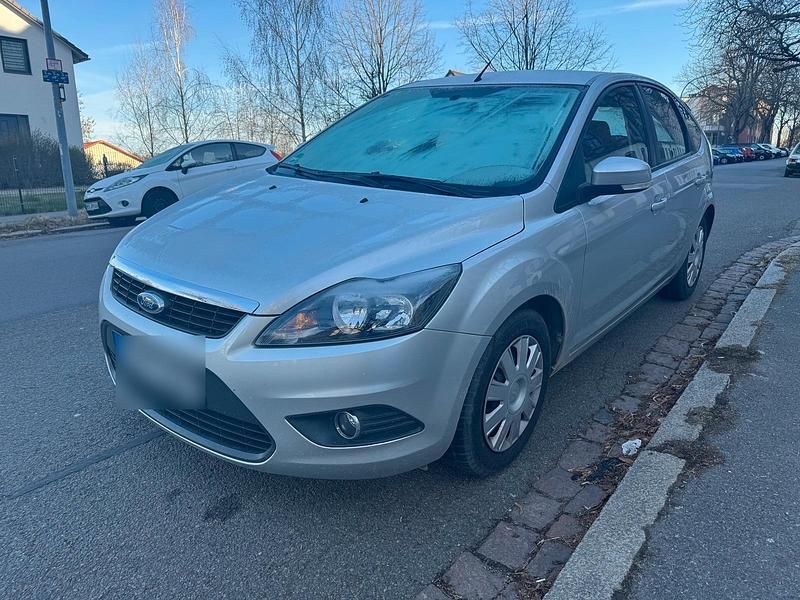 Gebraucht Ford Focus 114 PS (83 kW) 2009 Silber Limousine
