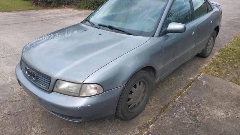 Grau Gebraucht 1997 Audi A4 Limousine | 400 € (Superpreis) - Bild 1/4
