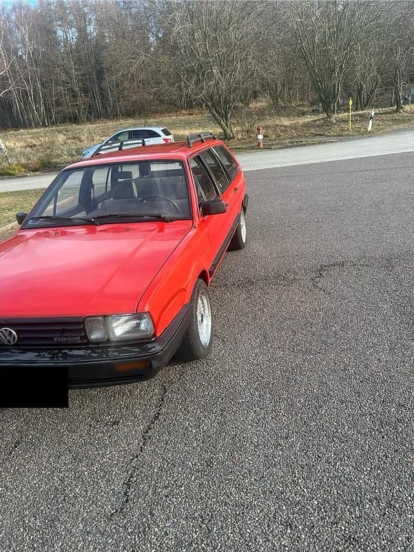 Second-hand VW Passat 70 CP (51 kW) 1987 Roșu Break