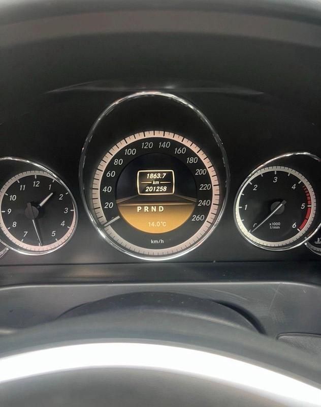 Gebraucht Mercedes E350 265 PS (194 kW) 2011 Schwarz Cabrio