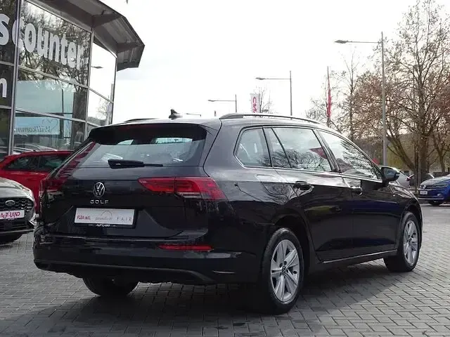 Gebraucht VW Golf VIII Life 116 PS (85 kW) 2022 Schwarz Kombi