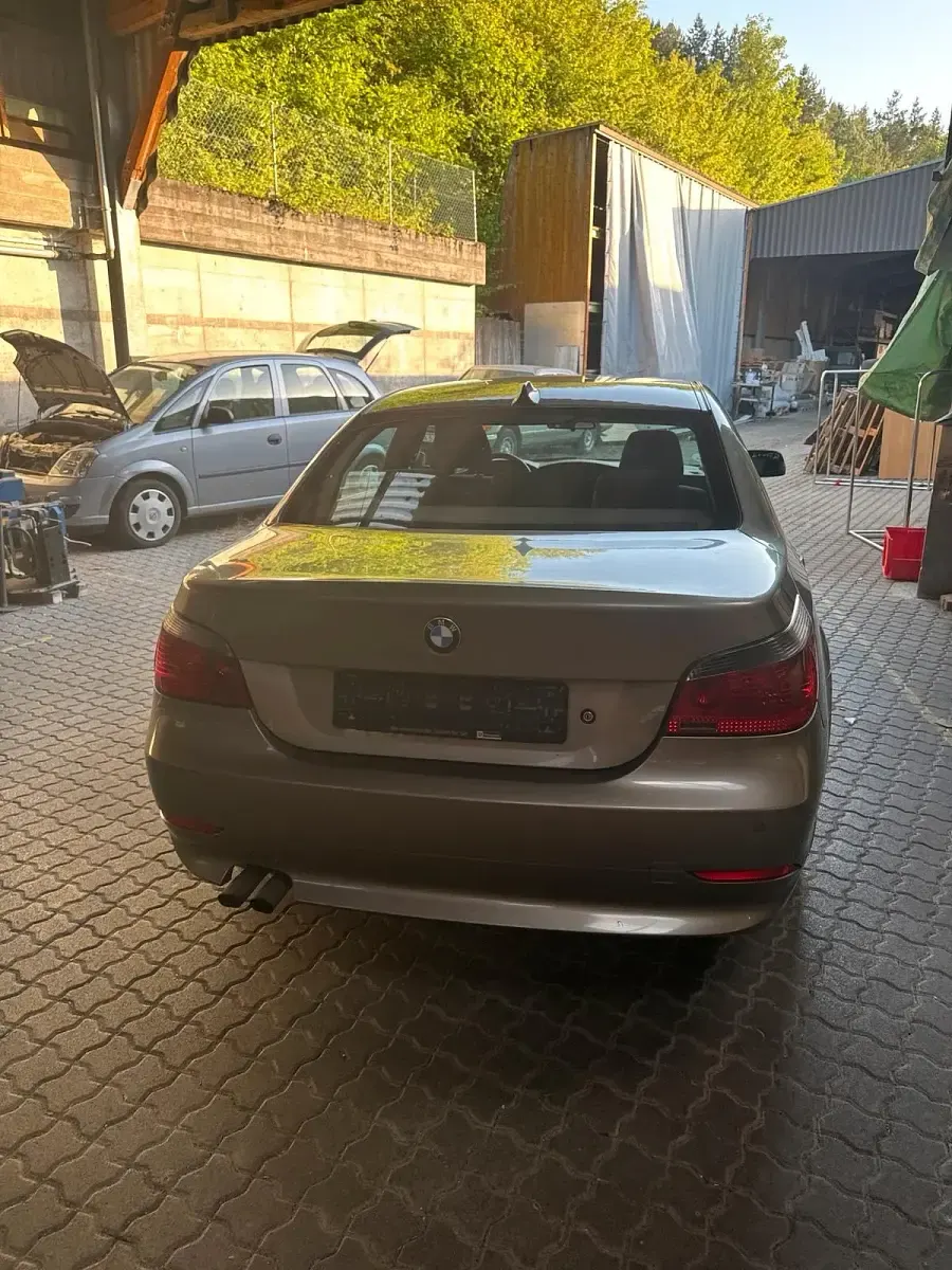 Gebraucht BMW 520 170 PS (125 kW) 2003 Gold Limousine