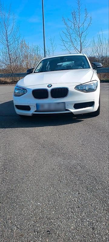 Gebraucht BMW 114 95 PS (69 kW) 2014 Weiß Kleinwagen