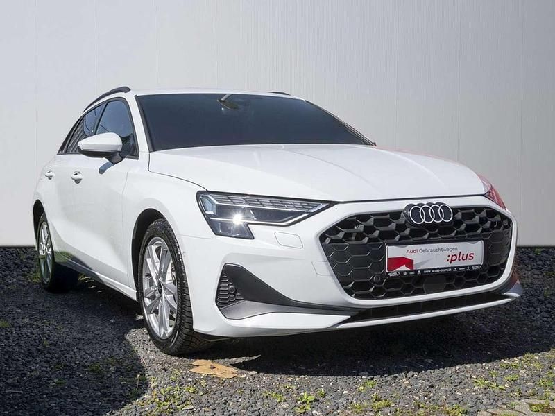 Second-hand Audi A3 Ambiente 204 CP (150 kW) 2025 Alb Berlinǎ