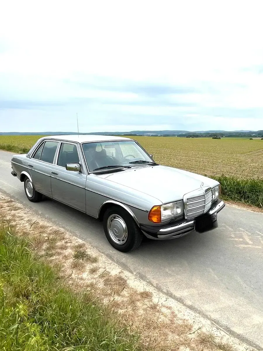 Gebraucht Mercedes 240 1977 Silber Limousine