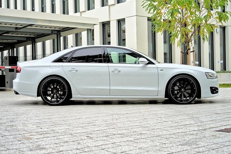 Gebraucht Audi S8 plus Comfort 605 PS (444 kW) 2017 Weiß Limousine