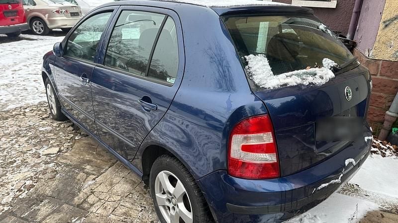 Second-hand Skoda Fabia 75 CP (55 kW) 2006 Albastru Hatchback