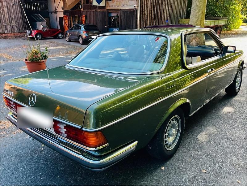 Gebraucht Mercedes 280 185 PS (136 kW) 1977 Grün Coupé
