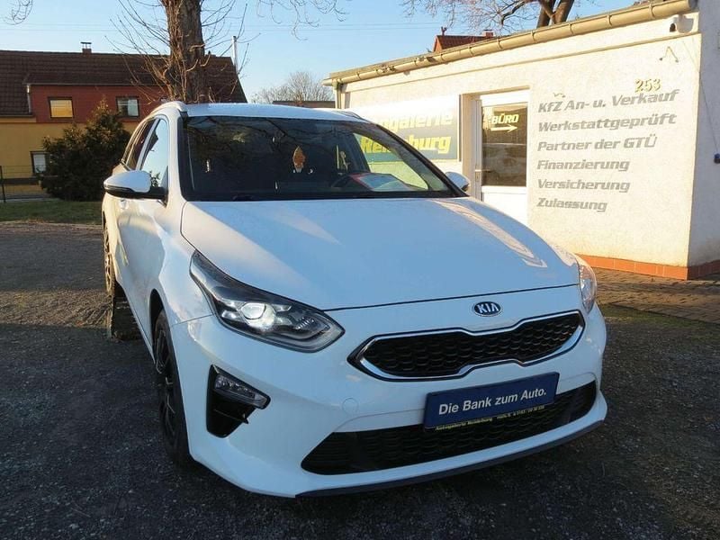 Weiß Gebraucht 2020 Kia Ceed Sportswagon Vision Kombi | 14.440 € (Fairer Preis) - Bild 1/4