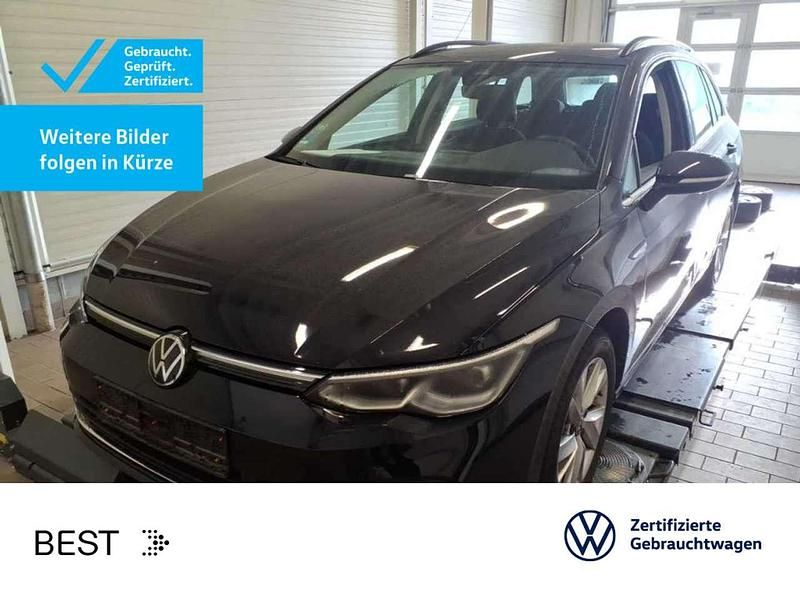 Deep black perleffekt (metallic) Gebraucht 2023 VW Golf VIII Style Kombi | 21.488 € (Guter Preis) - Bild 1/3