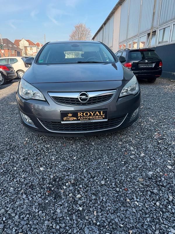 Gebraucht Opel Astra Selection 101 PS (74 kW) 2011 Grau Kleinwagen