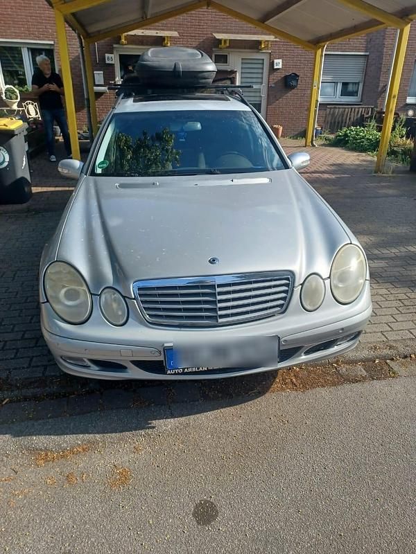 Silber Gebraucht 2004 Mercedes E220 Kombi | 2.700 € (Guter Preis) - Bild 1/4