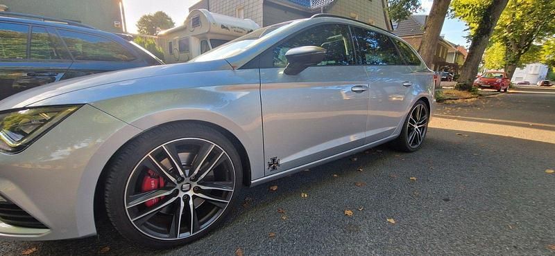 Silber Gebraucht 2017 Cupra Leon Kombi | 18.500 € (Fairer Preis) - Bild 1/4