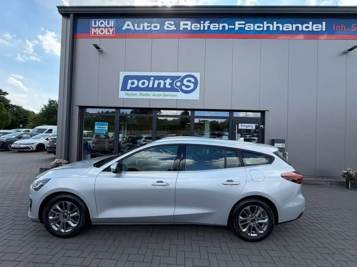 Gebraucht Ford Focus Titanium 120 PS (88 kW) 2022 Polarsilber metallic Kombi