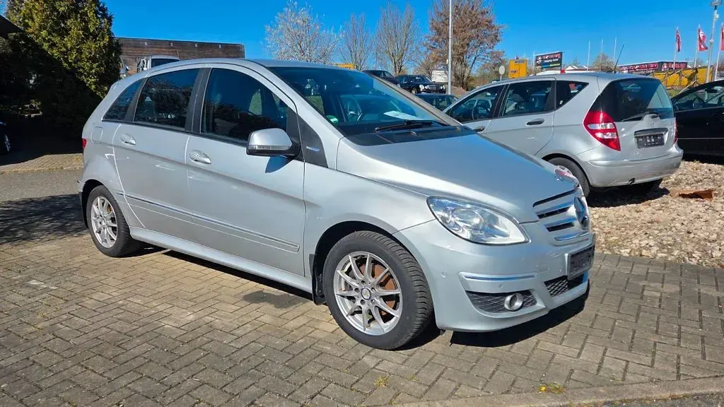 Gebraucht Mercedes B160 95 PS (69 kW) 2011 Silber Kleinwagen