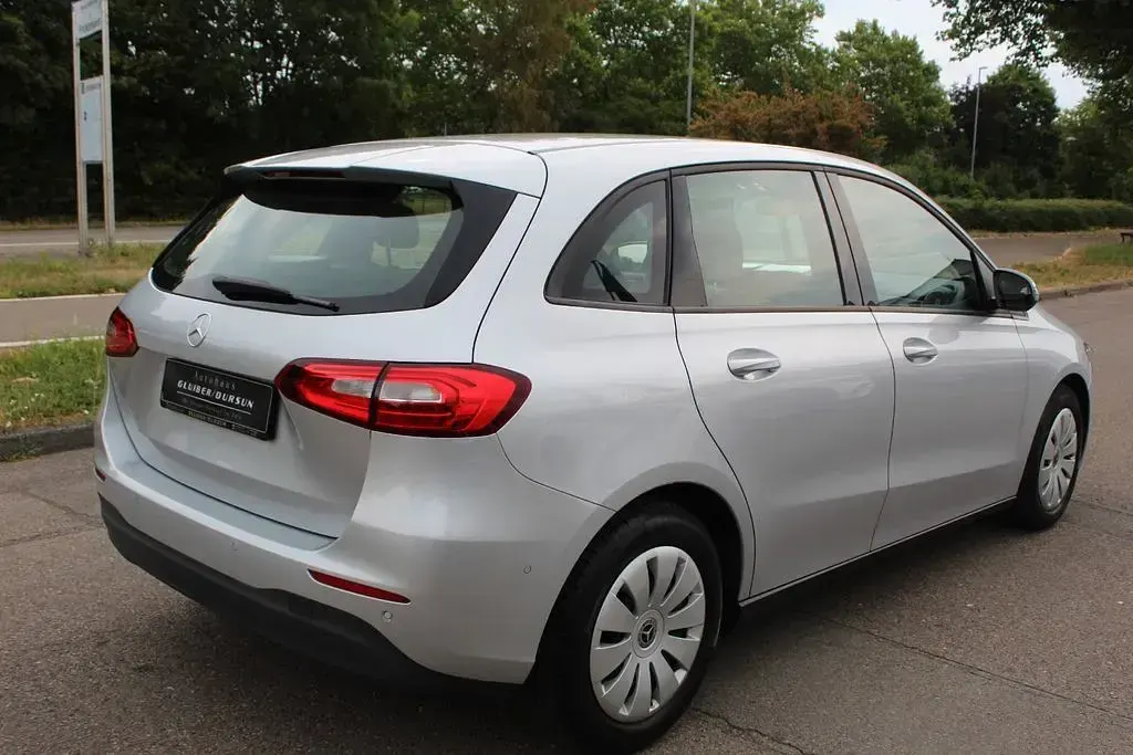 Gebraucht Mercedes B200 150 PS (110 kW) 2020 Iridiumsilber  metalliclack Kleinwagen