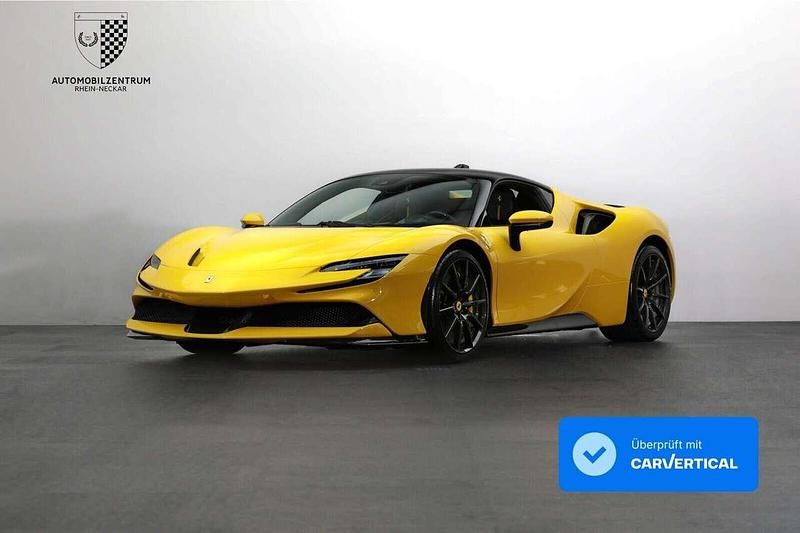 Gebraucht Ferrari SF90 1001 PS (736 kW) 2024 Giallo modena Coupé