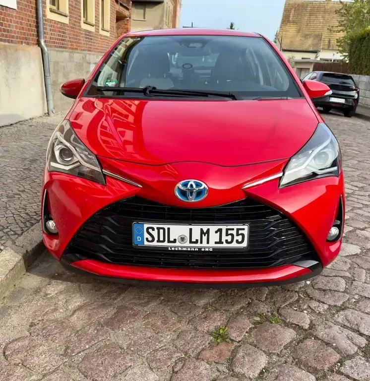 Gebraucht Toyota Yaris Team 101 PS (74 kW) 2018 Rot Limousine