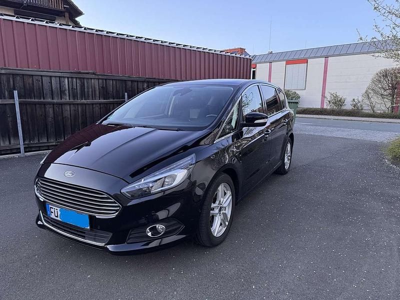 Gebraucht Ford S-MAX Titanium 179 PS (131 kW) 2016 Schwarz Van / Kleinbus
