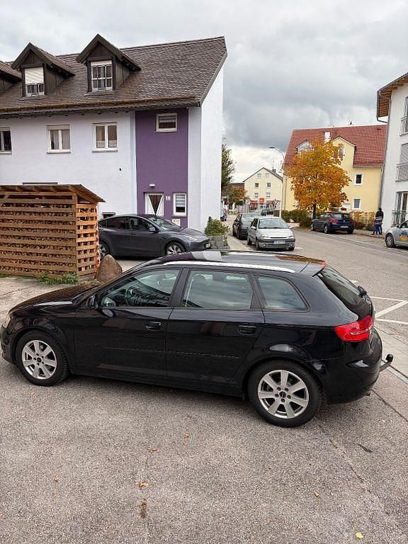 Schwarz Gebraucht 2009 Audi A3 Sportback Ambiente Kleinwagen | 4.999 € (Etwas zu teuer) - Bild 1/4