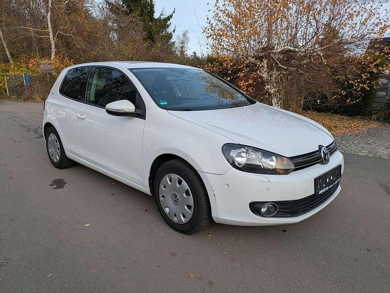 Gebraucht VW Golf VI Team 105 PS (77 kW) 2010 Weiß Kleinwagen