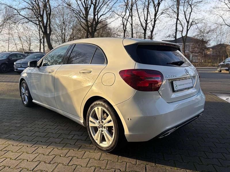 Gebraucht Mercedes A220 Urban 177 PS (130 kW) 2017 Weiß Kleinwagen
