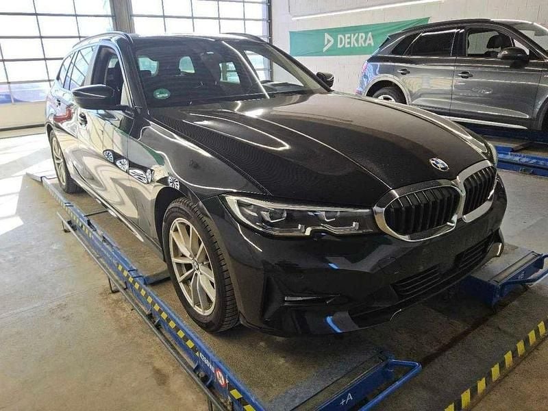 Używany BMW 320 Advantage 190 KM (139 kW) 2021 Czarny Sedan/Limuzyna
