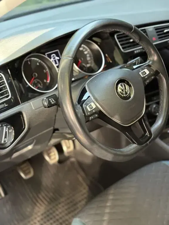 Gebraucht VW Golf VII IQ Drive 116 PS (85 kW) 2019 Blau Limousine