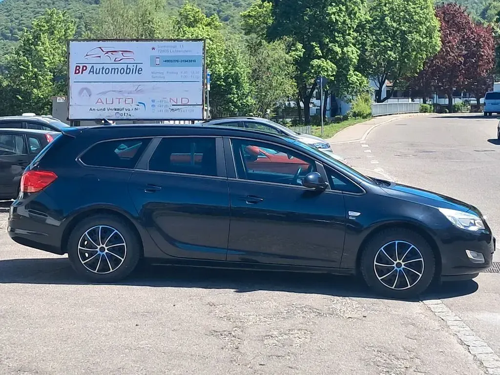 Usado Opel Astra 165 HP (121 kW) 2012 Preto Carrinha