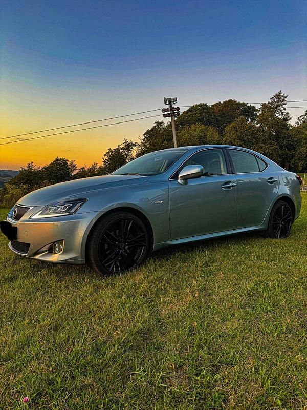 Second-hand Lexus IS220d 177 CP (130 kW) 2006 Albastru Berlinǎ