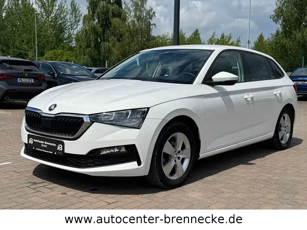 Gebraucht Skoda Scala Ambition 116 PS (85 kW) 2019 Weiß Kleinwagen