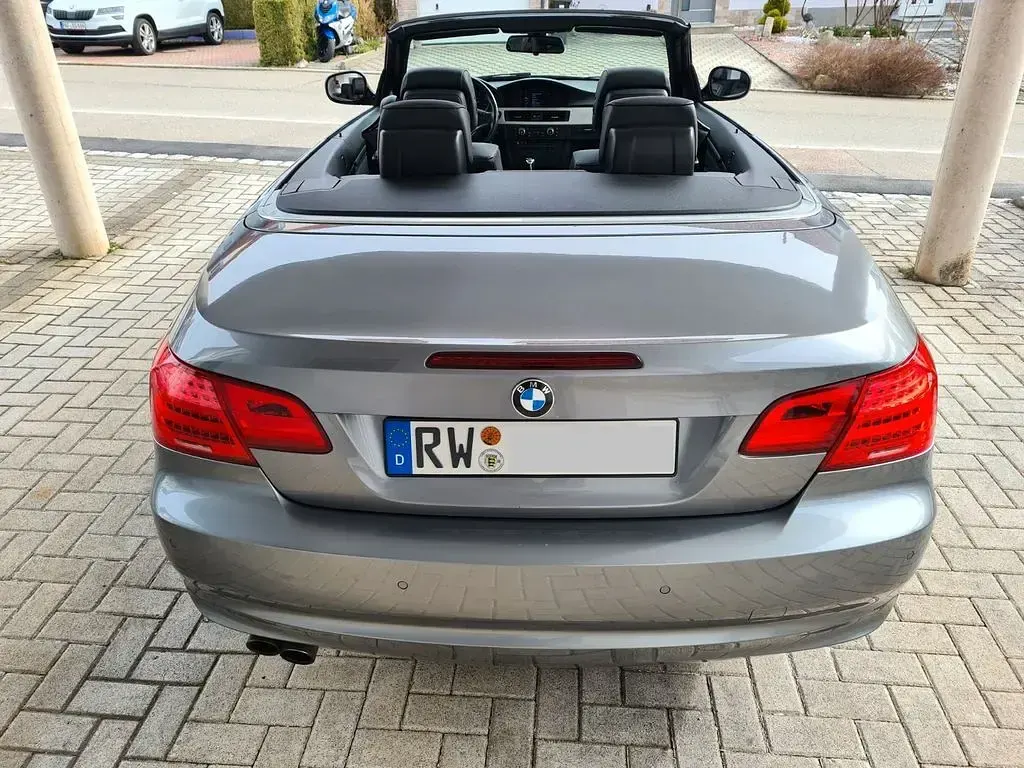 Gebraucht BMW 325 Cabriolet 204 PS (150 kW) 2010 Grau Cabrio