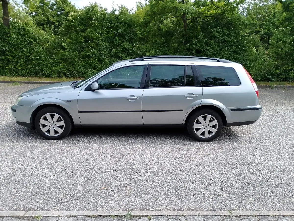 Gebraucht Ford Mondeo 130 PS (95 kW) 2004 Silber Kombi