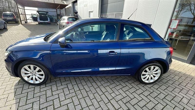Gebraucht Audi A1 Ambition 86 PS (63 kW) 2010 Blau Kleinwagen