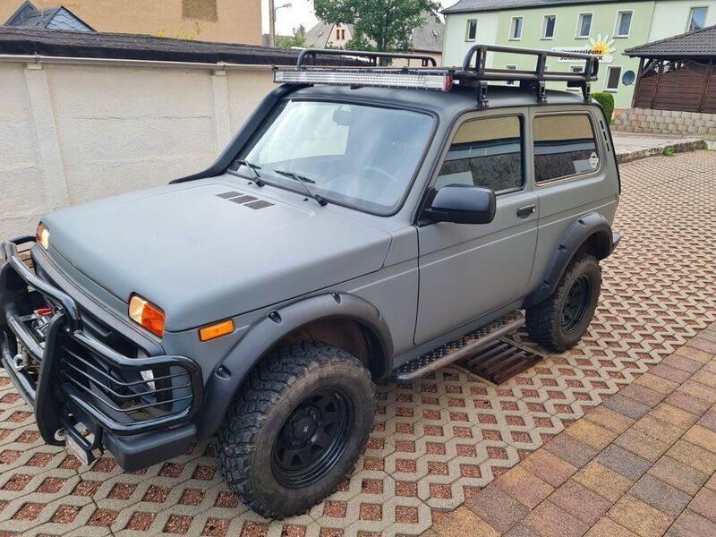 Grau Gebraucht 2020 Lada niva SUV | 15.000 € (Fairer Preis) - Bild 1/4