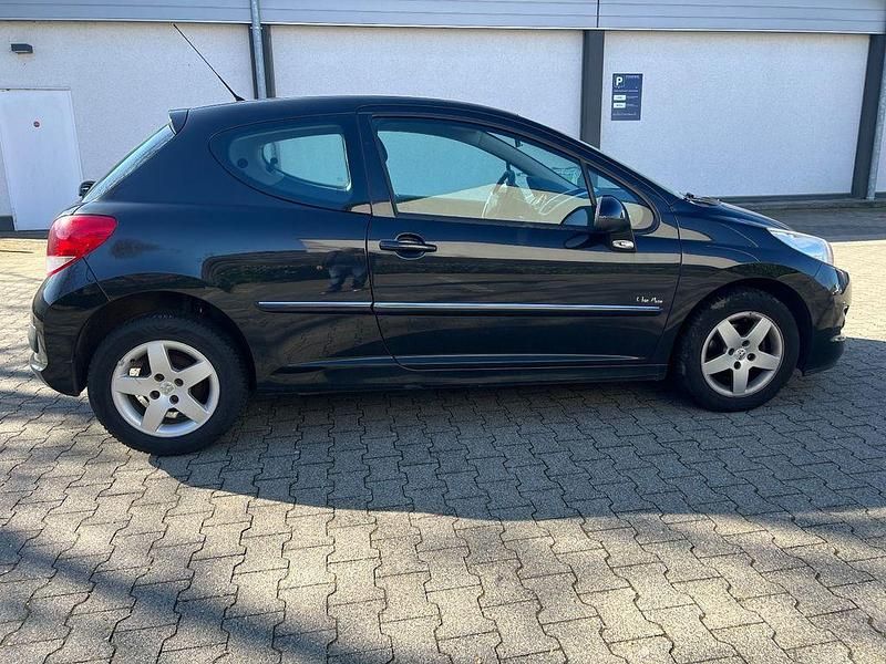 Gebraucht Peugeot 207 Tendance 73 PS (53 kW) 2011 Schwarz Limousine