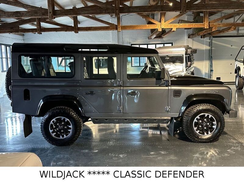Gebraucht Land Rover Defender Adventure 122 PS (89 kW) 2016 Grey metallic SUV