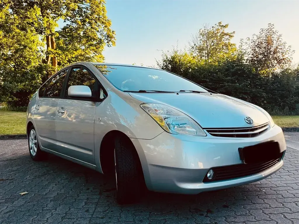 Gebraucht Toyota Prius 111 PS (81 kW) 2005 Silber Kleinwagen